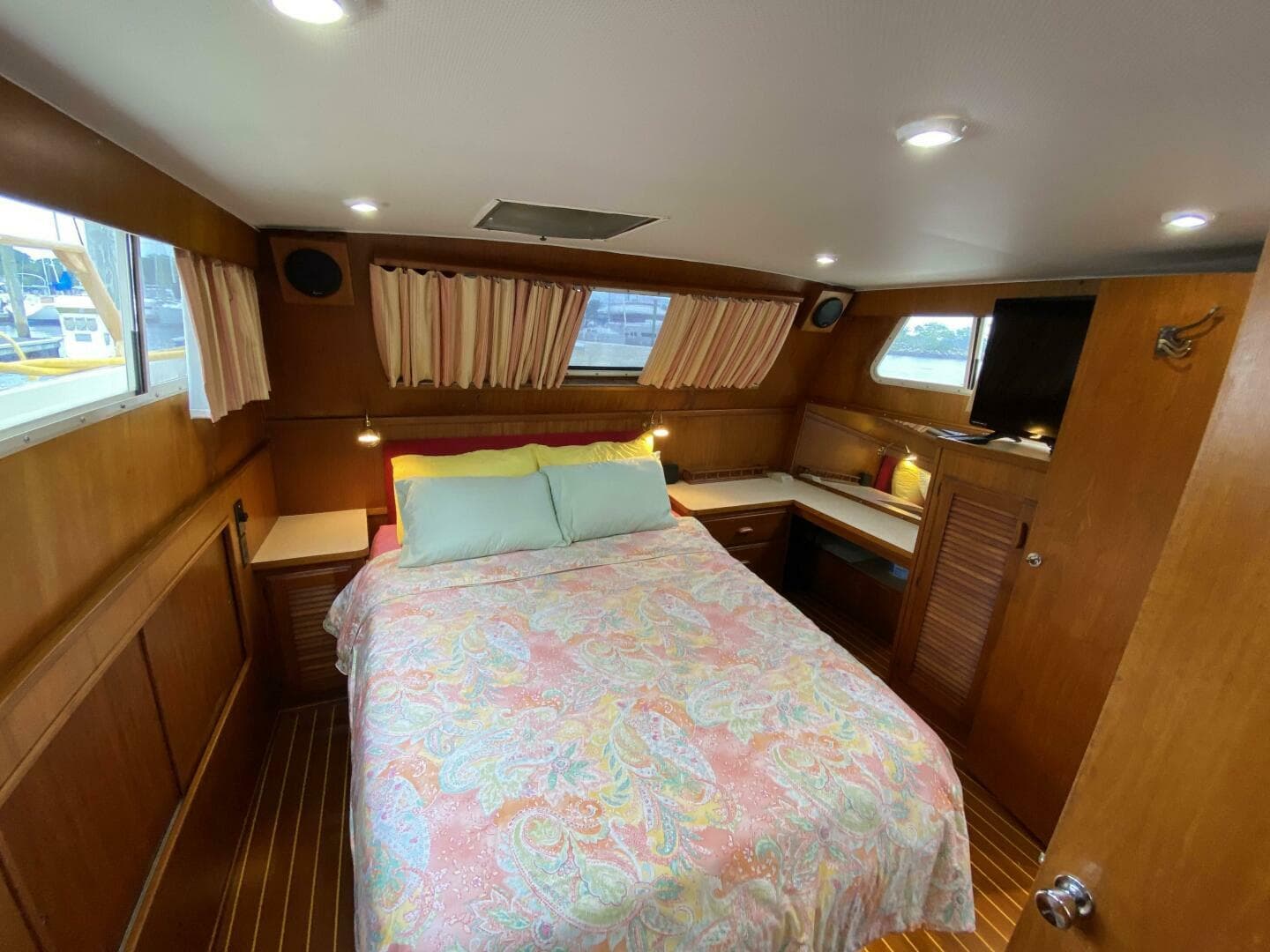 1983 Tollycraft Aft Cabin