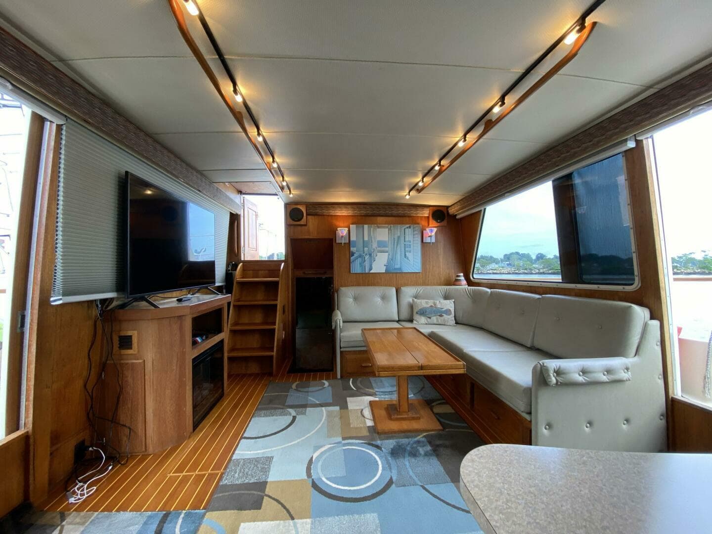 1983 Tollycraft Aft Cabin