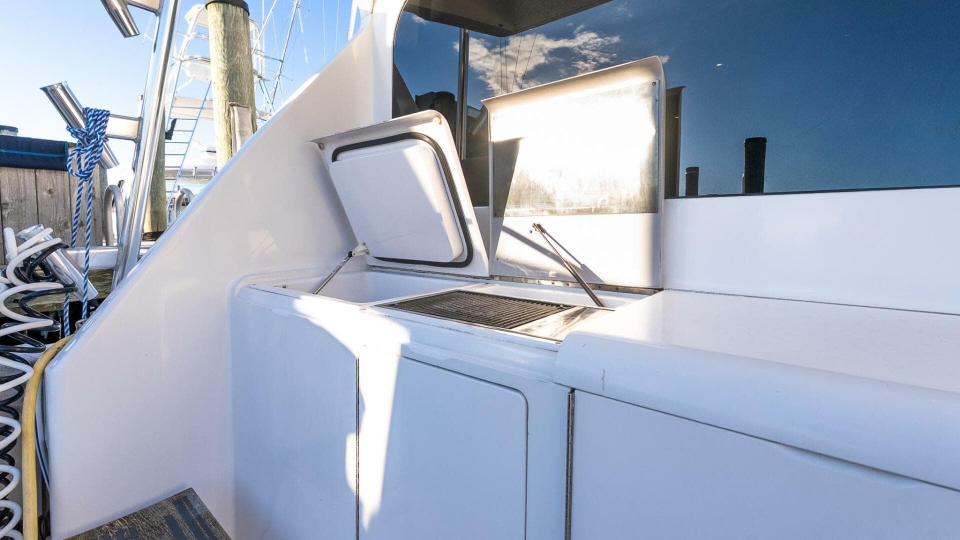 2002 Viking 52 Convertible