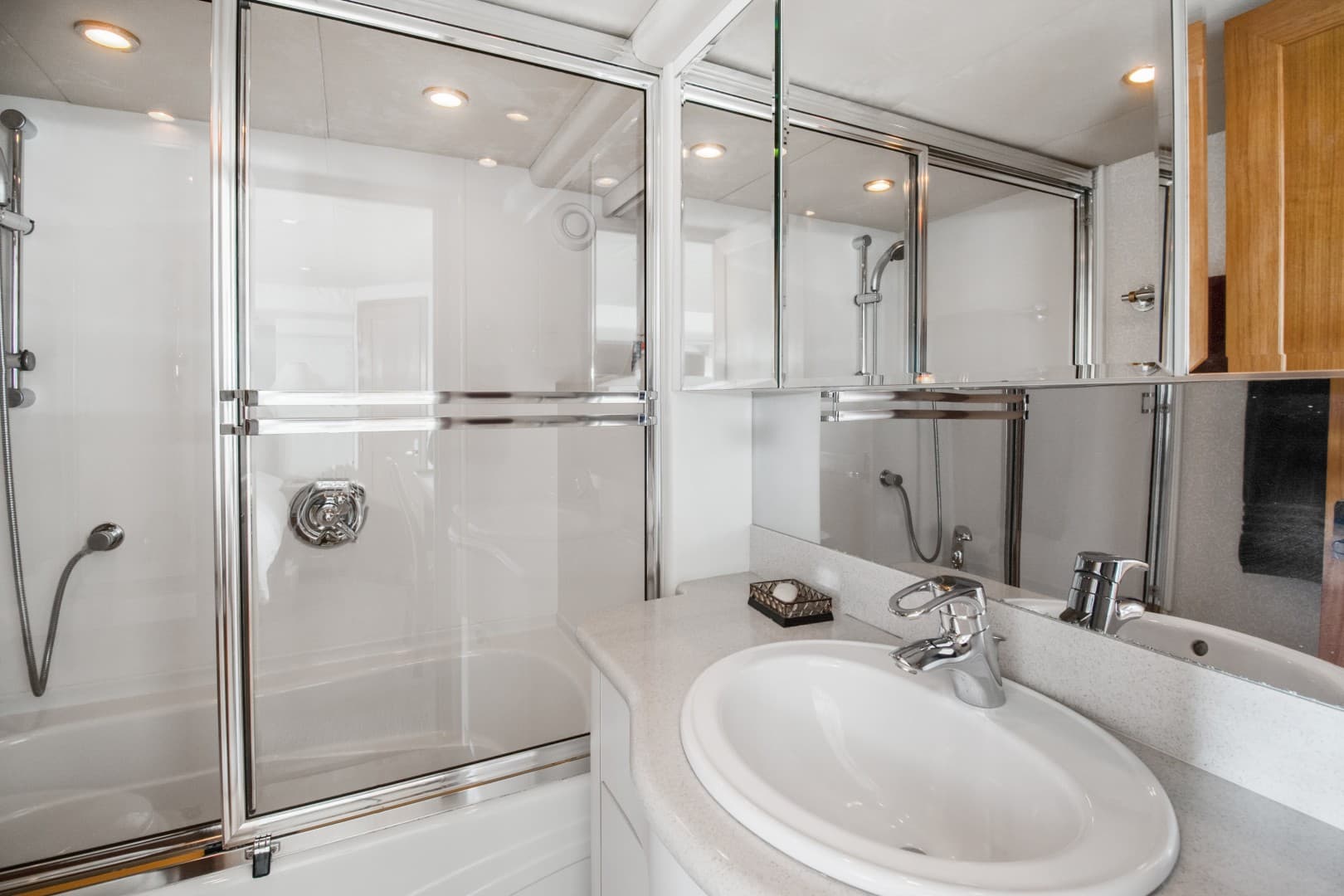 2000 Pacific Mariner 65 Motoryacht