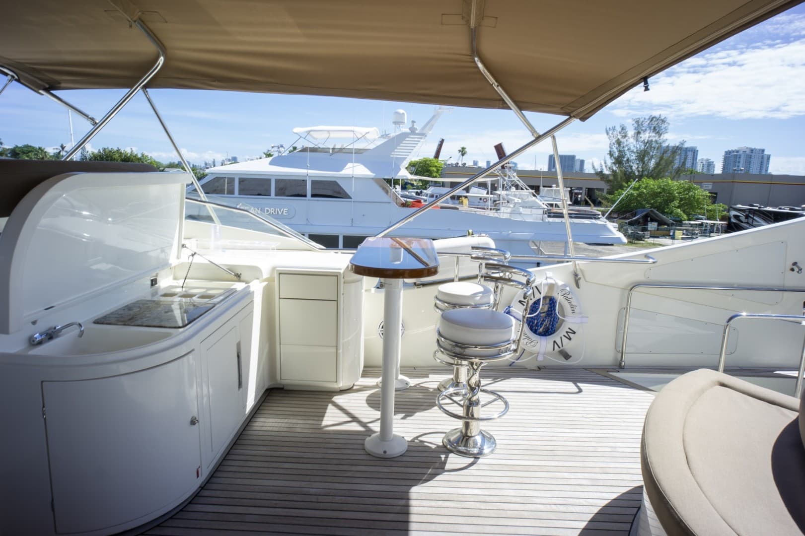 2000 Ferretti Yachts Custom Line 94