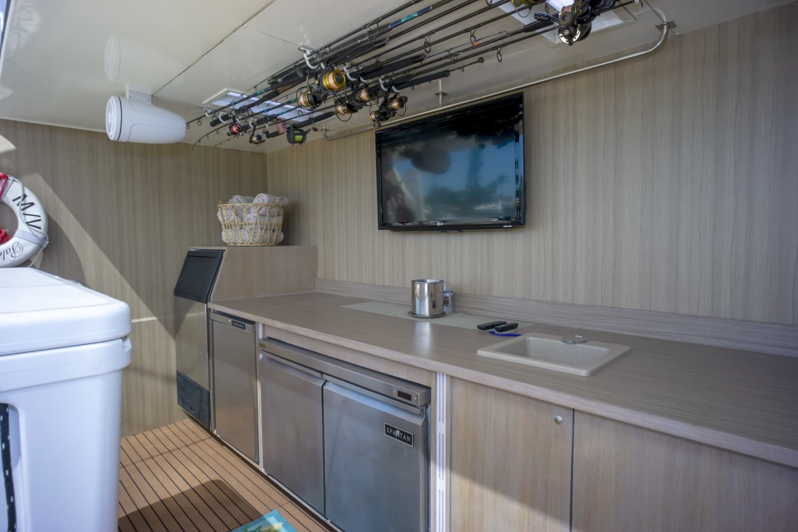 2000 Ferretti Yachts Custom Line 94