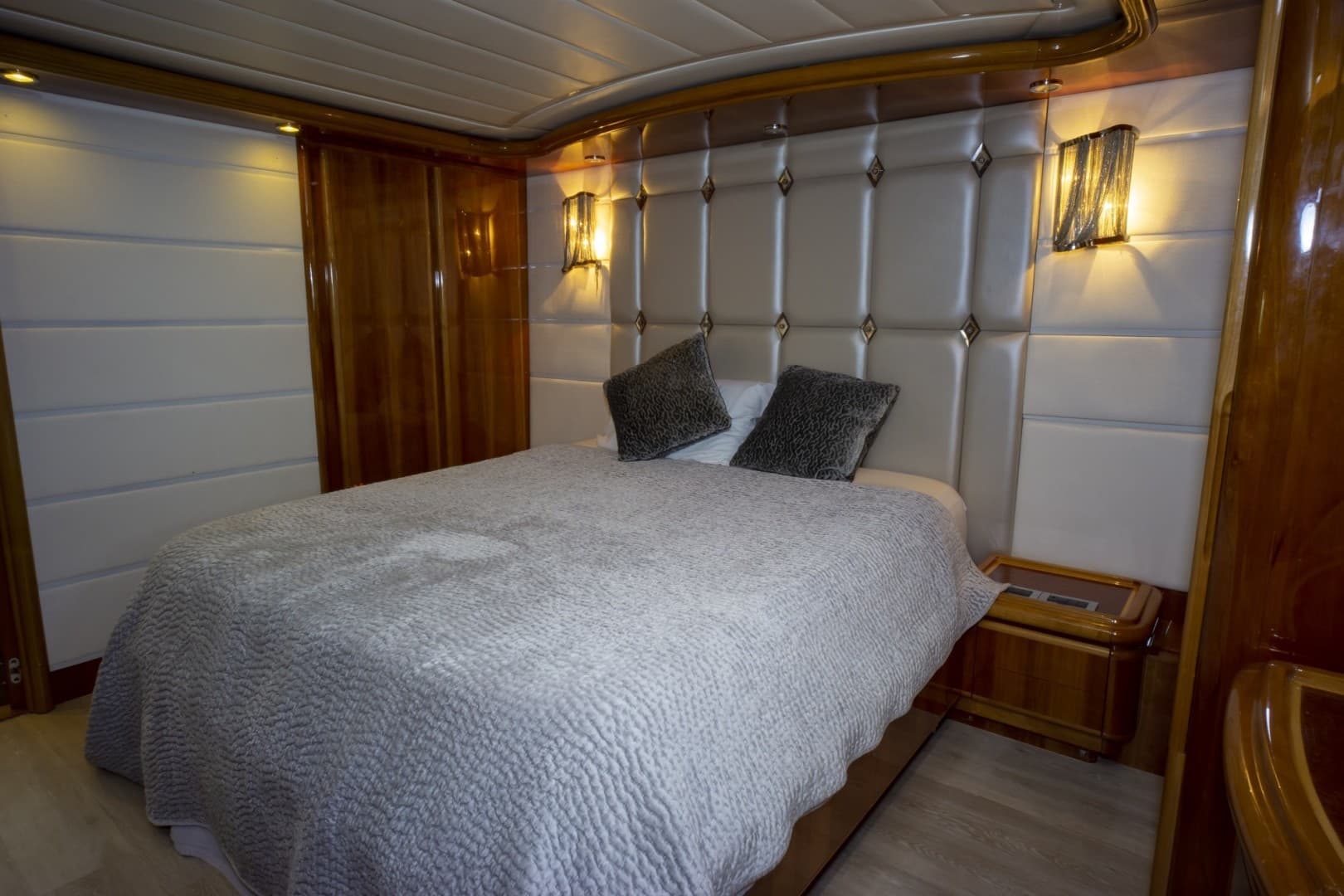 2000 Ferretti Yachts Custom Line 94