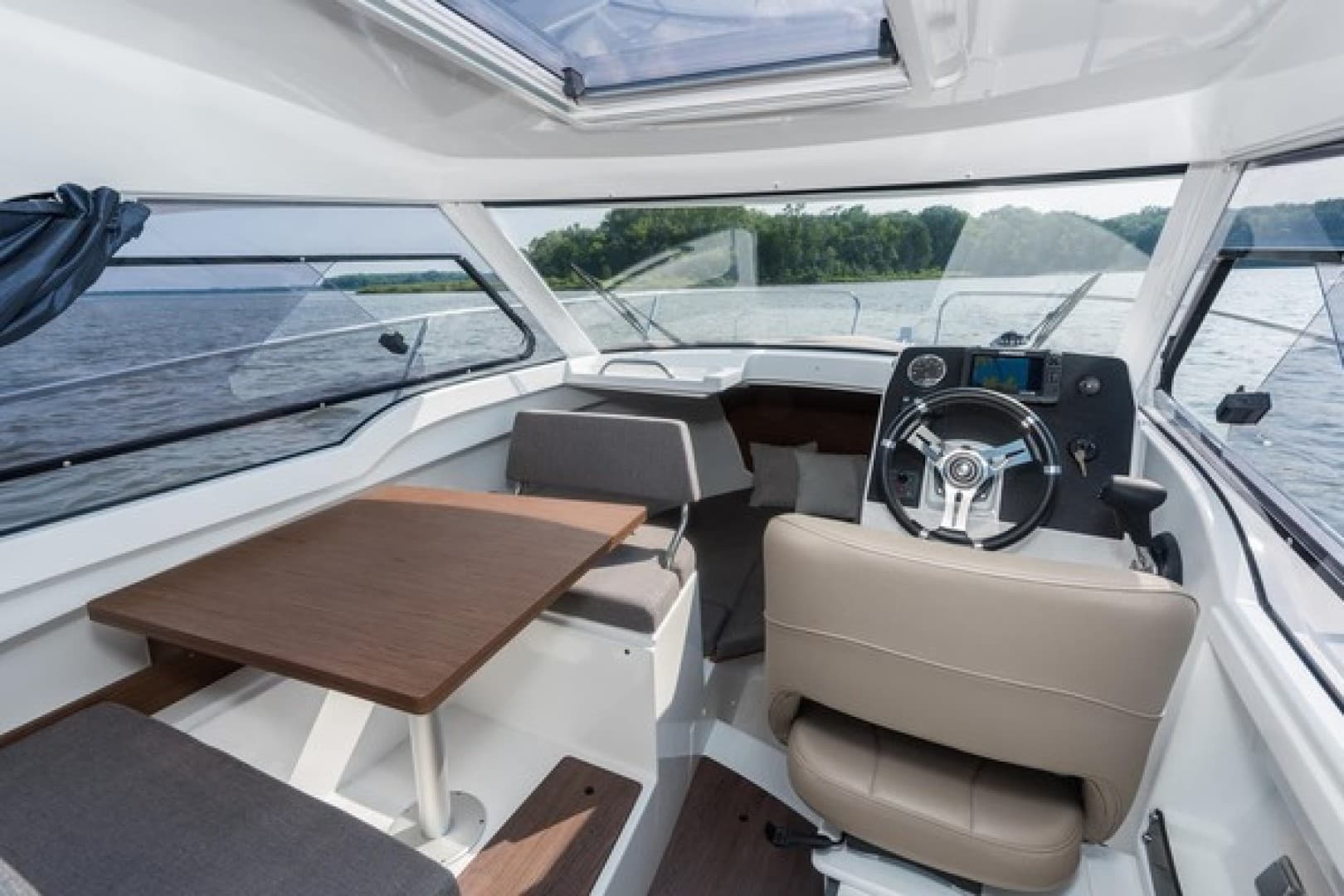 2026 Beneteau Antares 7
