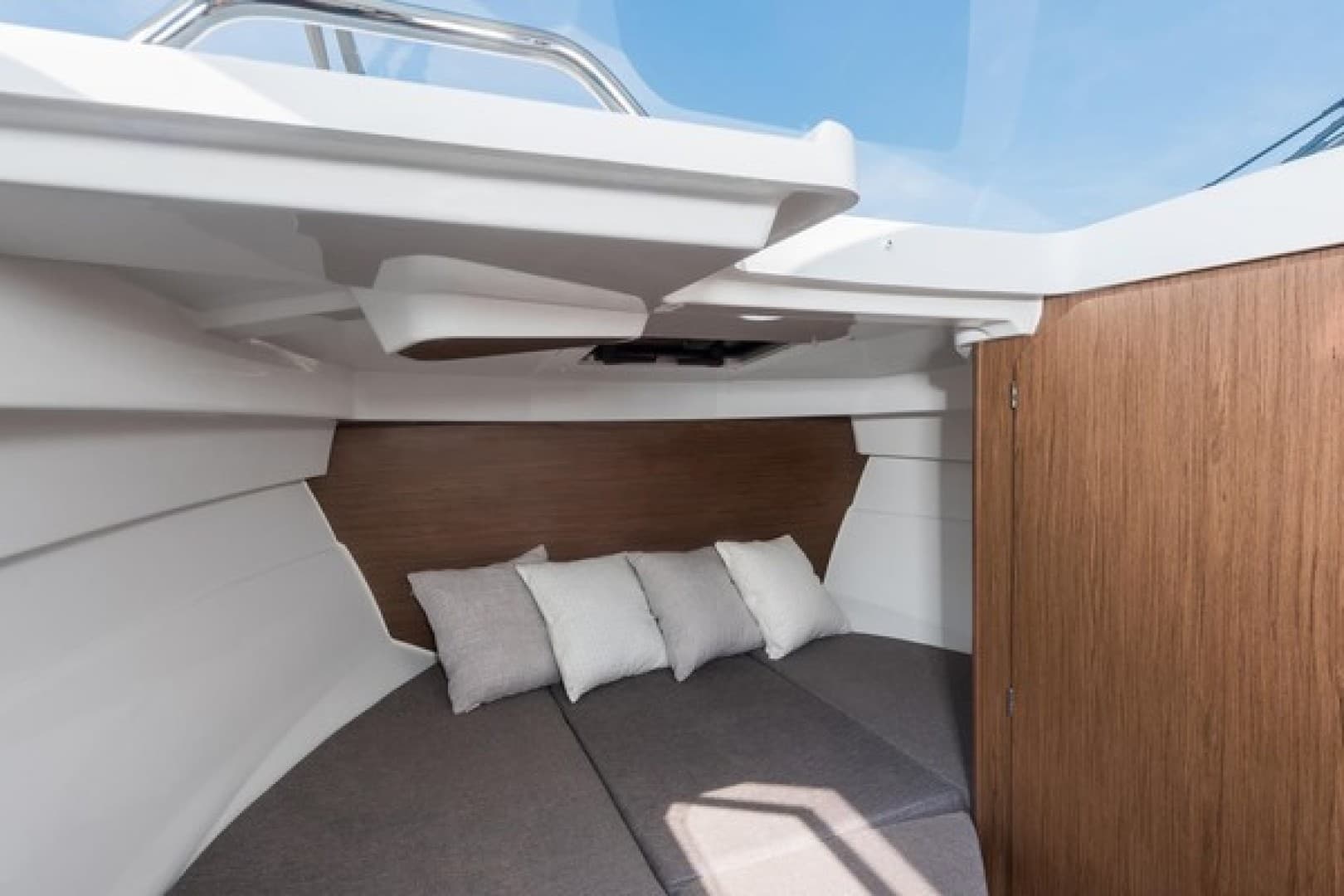 2026 Beneteau Antares 7