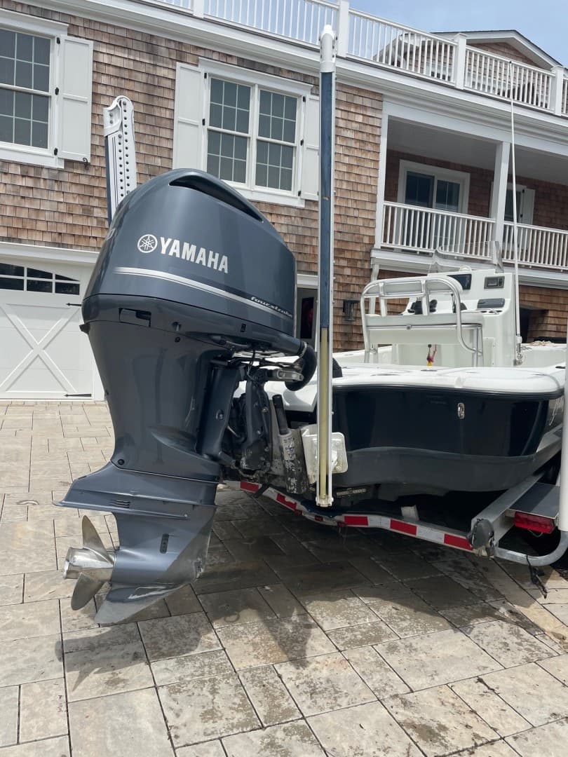 2015 Yellowfin 24 Bay