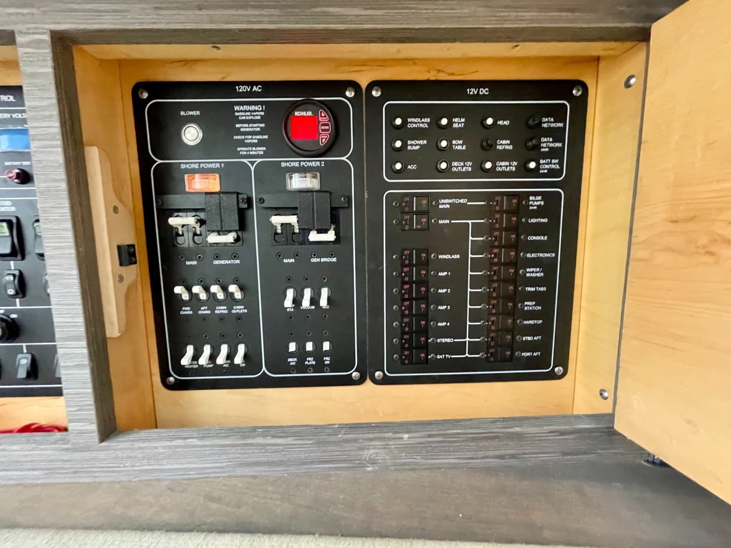 2016 Boston Whaler 420 Outrage