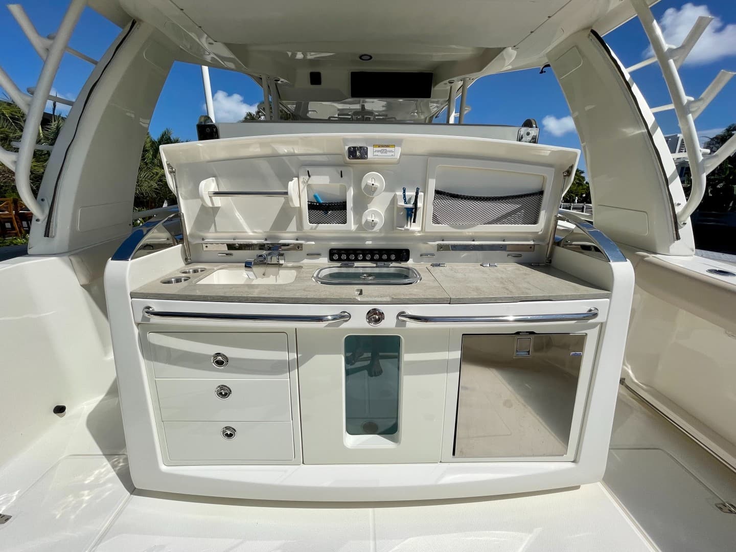 2016 Boston Whaler 420 Outrage