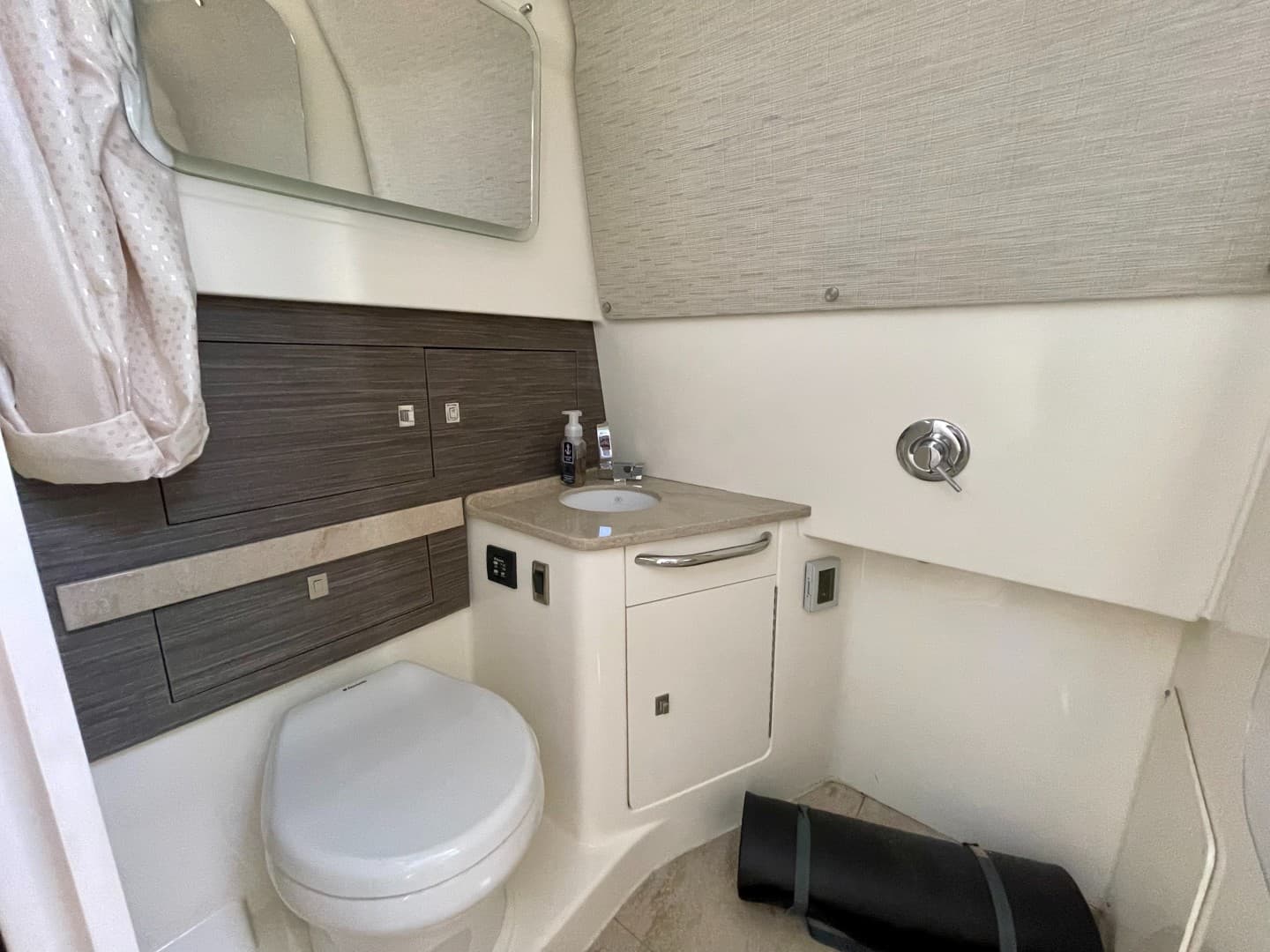 2016 Boston Whaler 420 Outrage