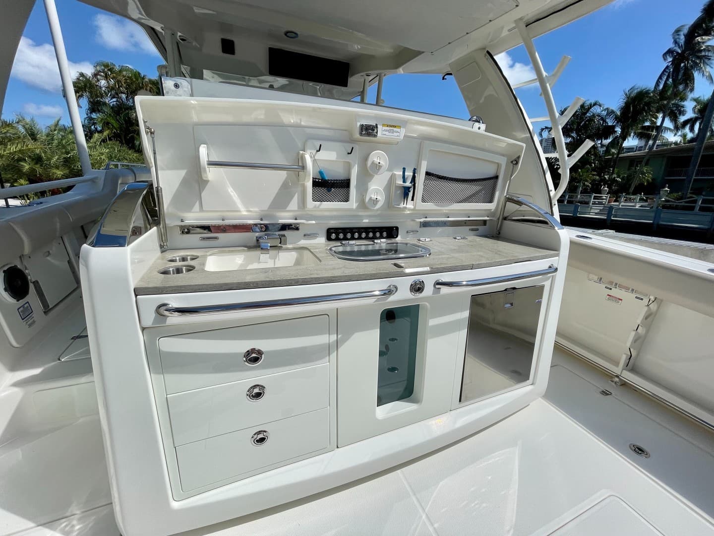 2016 Boston Whaler 420 Outrage