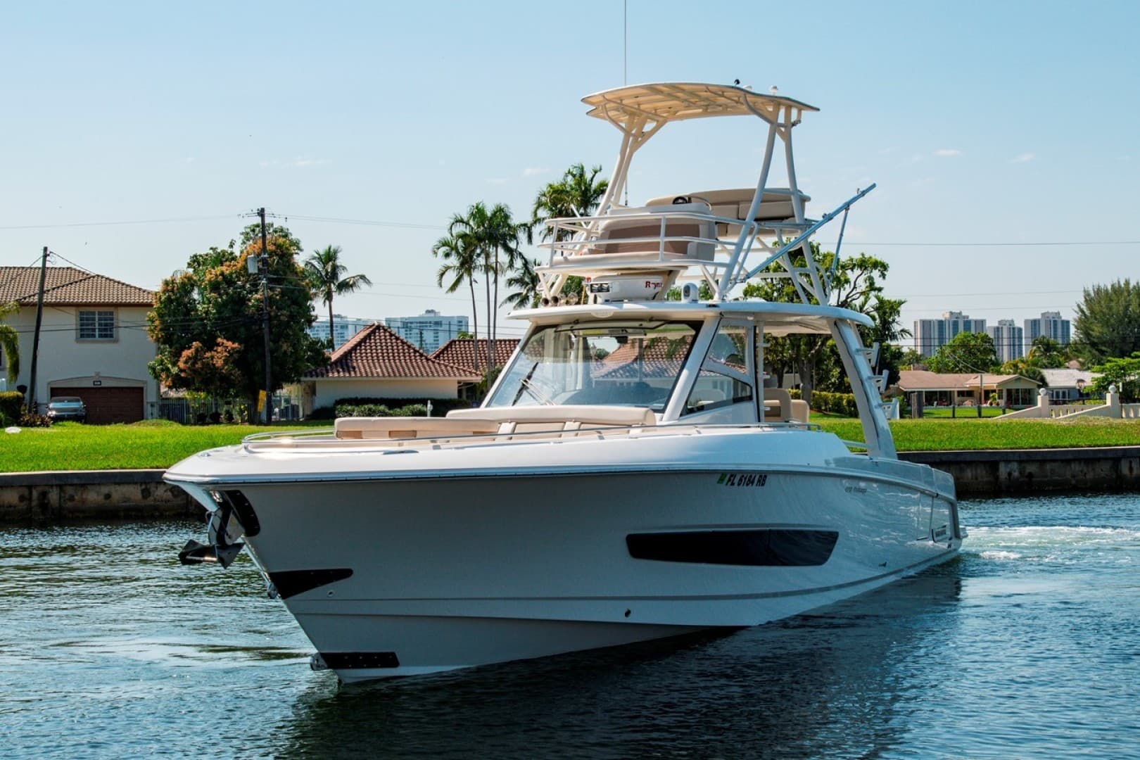 2016 Boston Whaler 420 Outrage