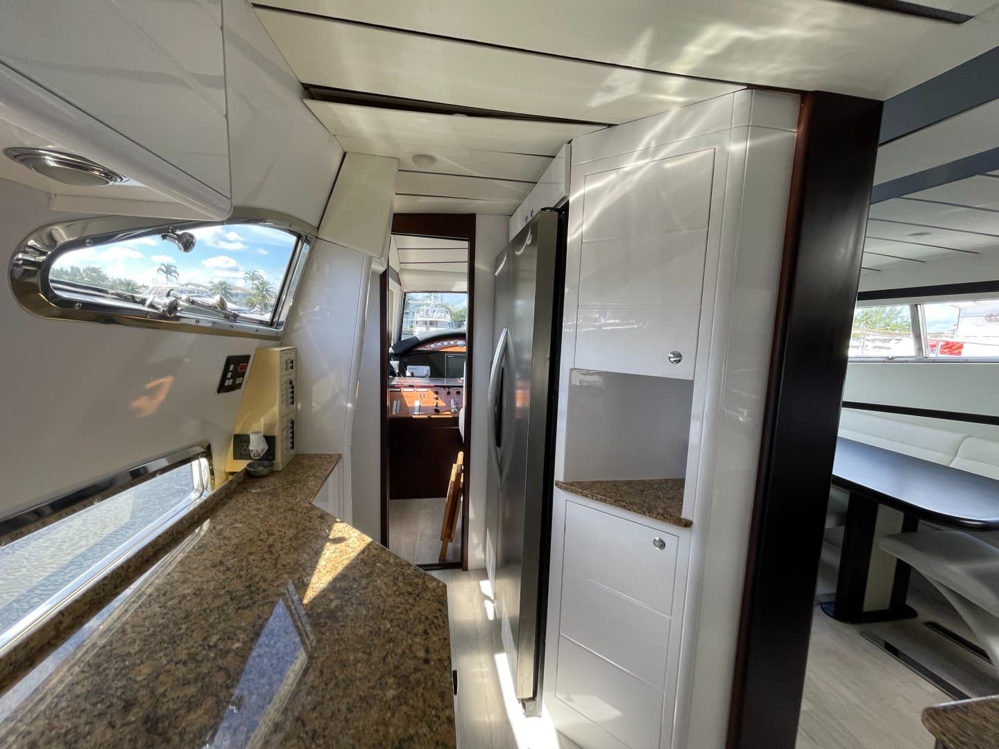 2001 Ferretti Yachts 680