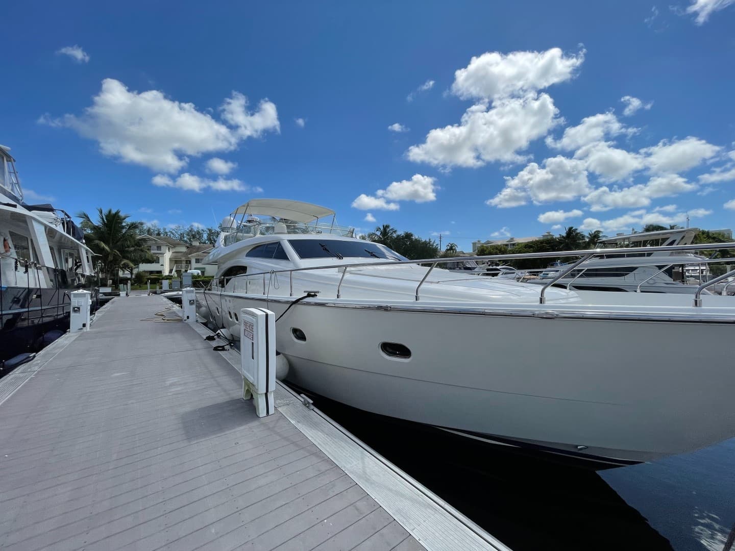 2001 Ferretti Yachts 680
