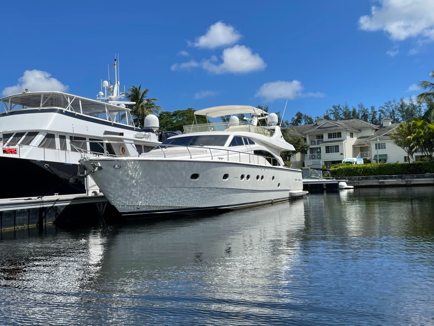 2001 Ferretti Yachts 680