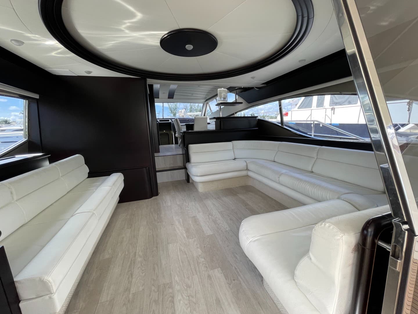 2001 Ferretti Yachts 680