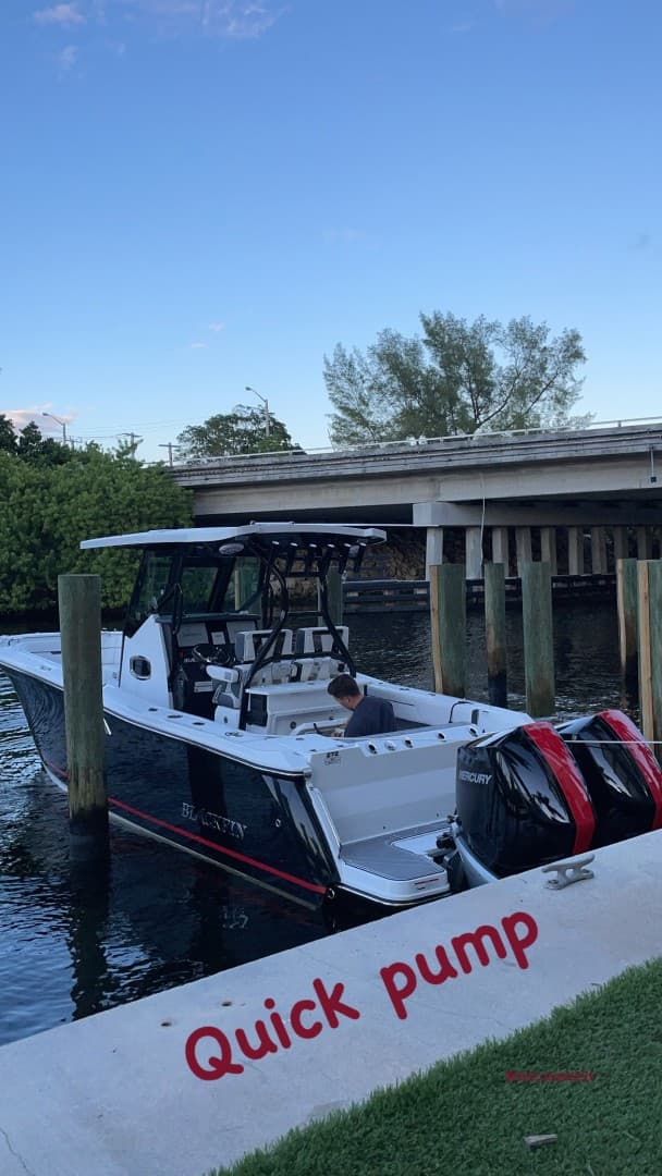 2022 Blackfin 272 CC