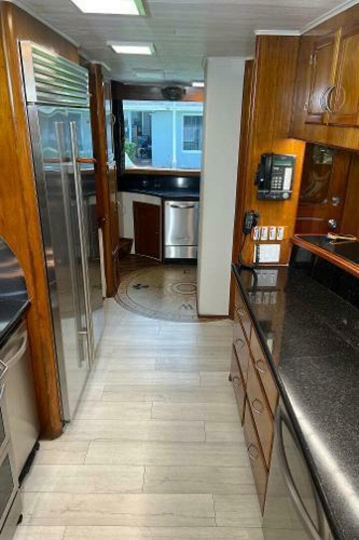 1983 Knight & Carver Custom Trideck