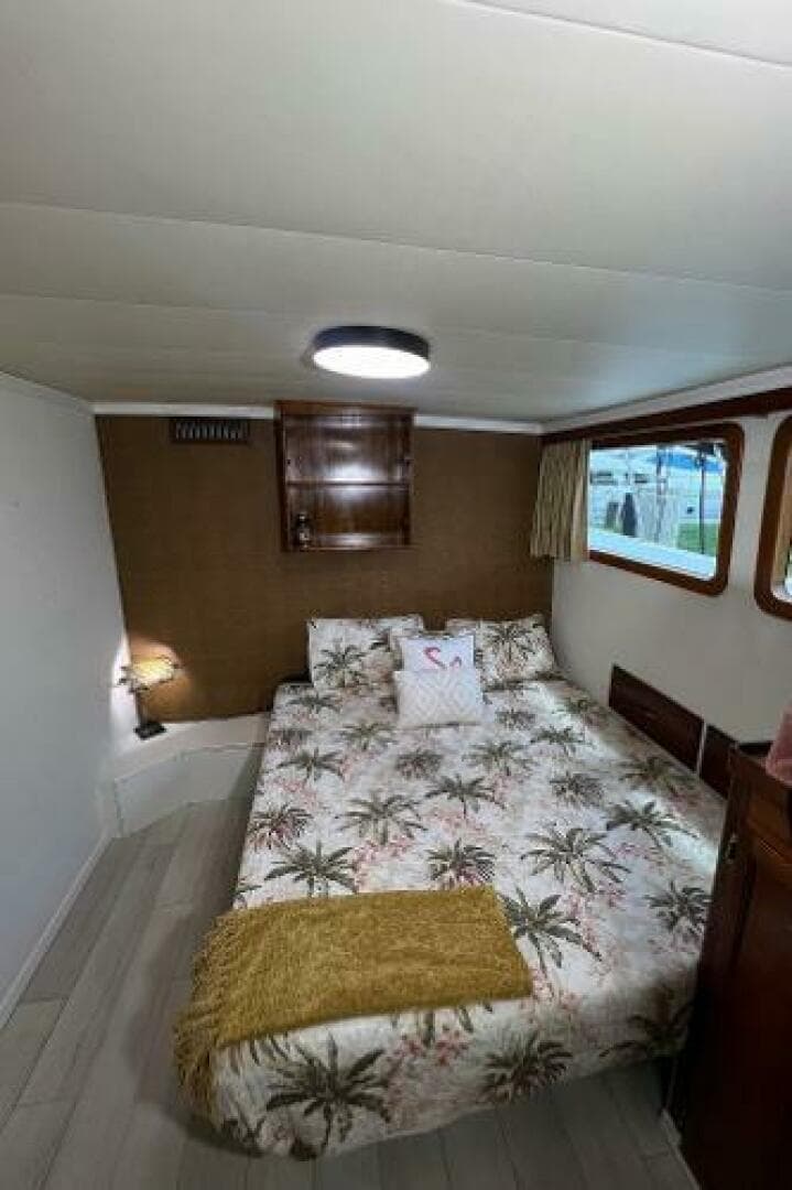 1983 Knight & Carver Custom Trideck