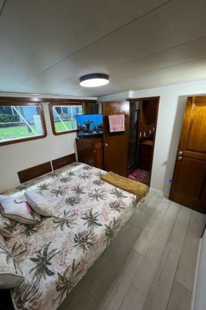 1983 Knight & Carver Custom Trideck