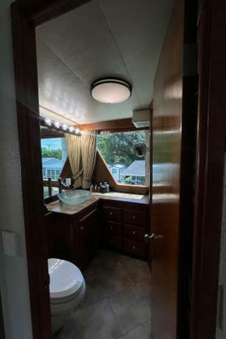 1983 Knight & Carver Custom Trideck