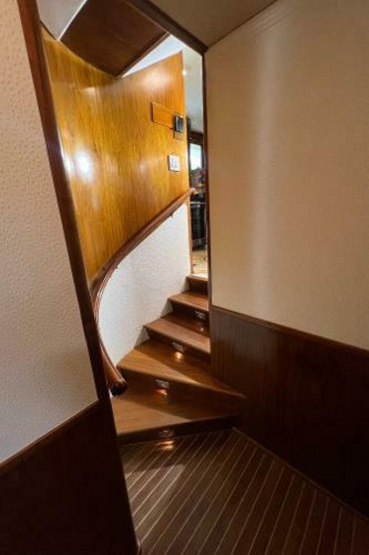 1983 Knight & Carver Custom Trideck