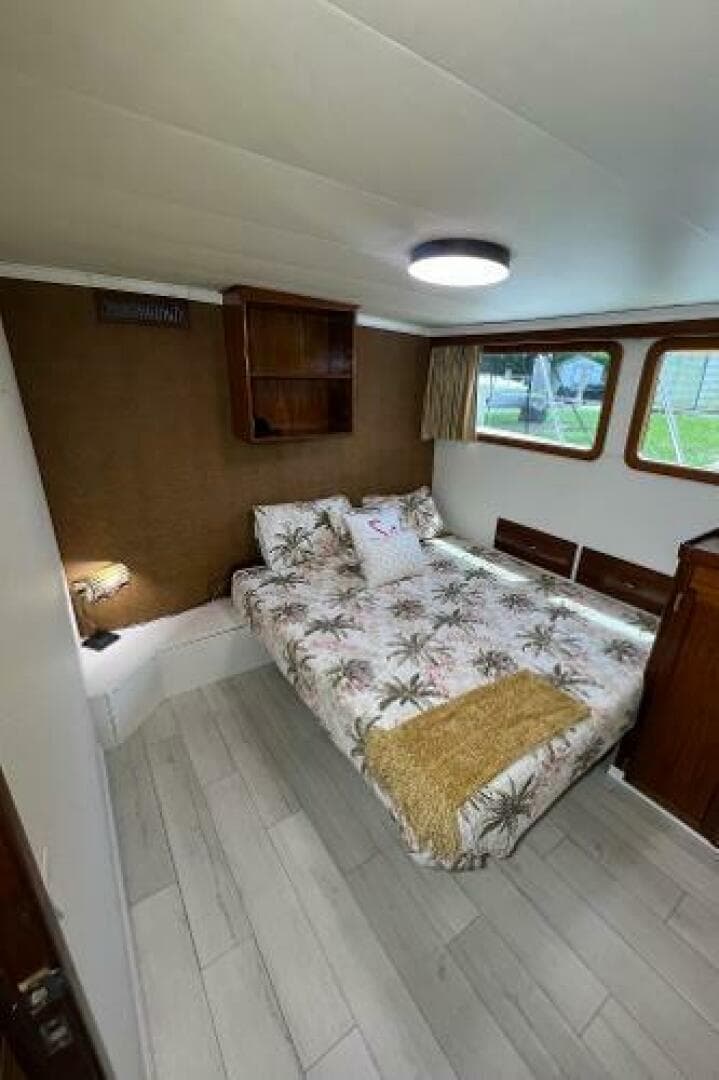 1983 Knight & Carver Custom Trideck