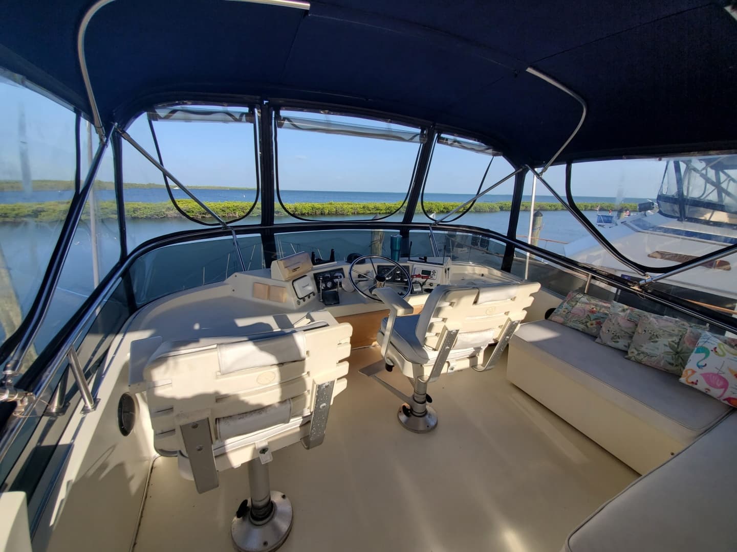 1989 Tollycraft Cockpit Motor Yacht