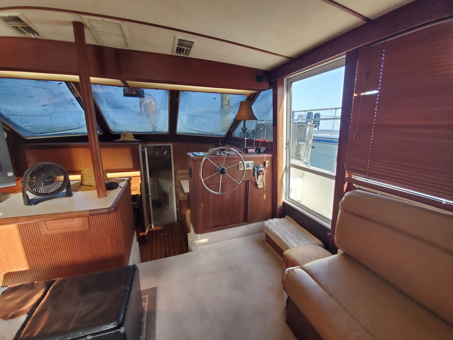 1989 Tollycraft Cockpit Motor Yacht