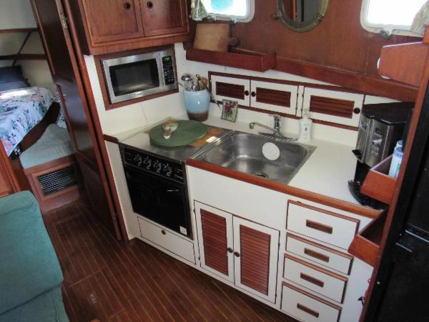 1987 Offshore Yachts Yachtfisher CPMY