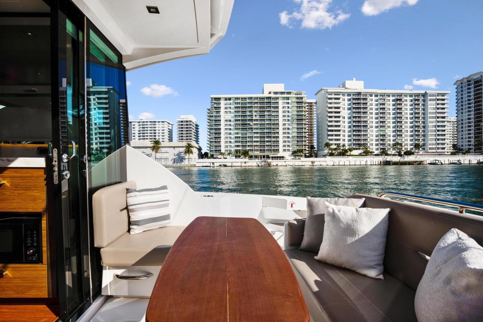 2018 Tiara Yachts 39 Coupe