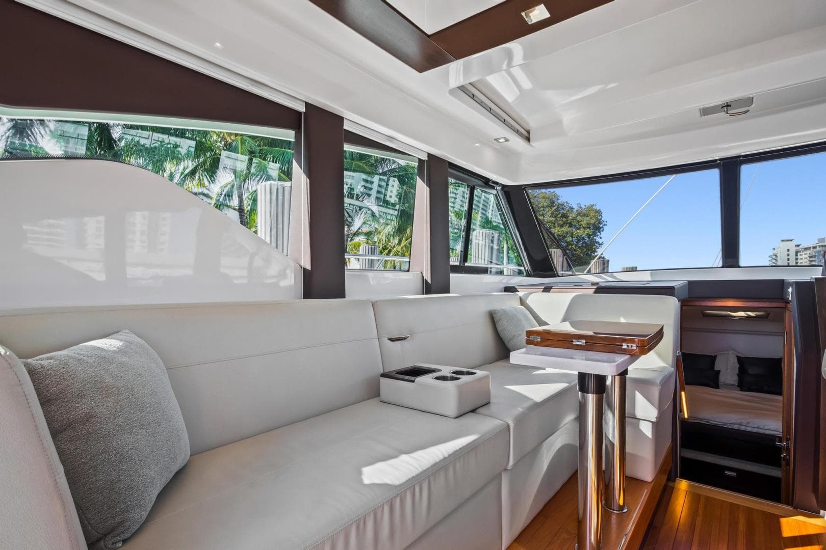 2018 Tiara Yachts 39 Coupe