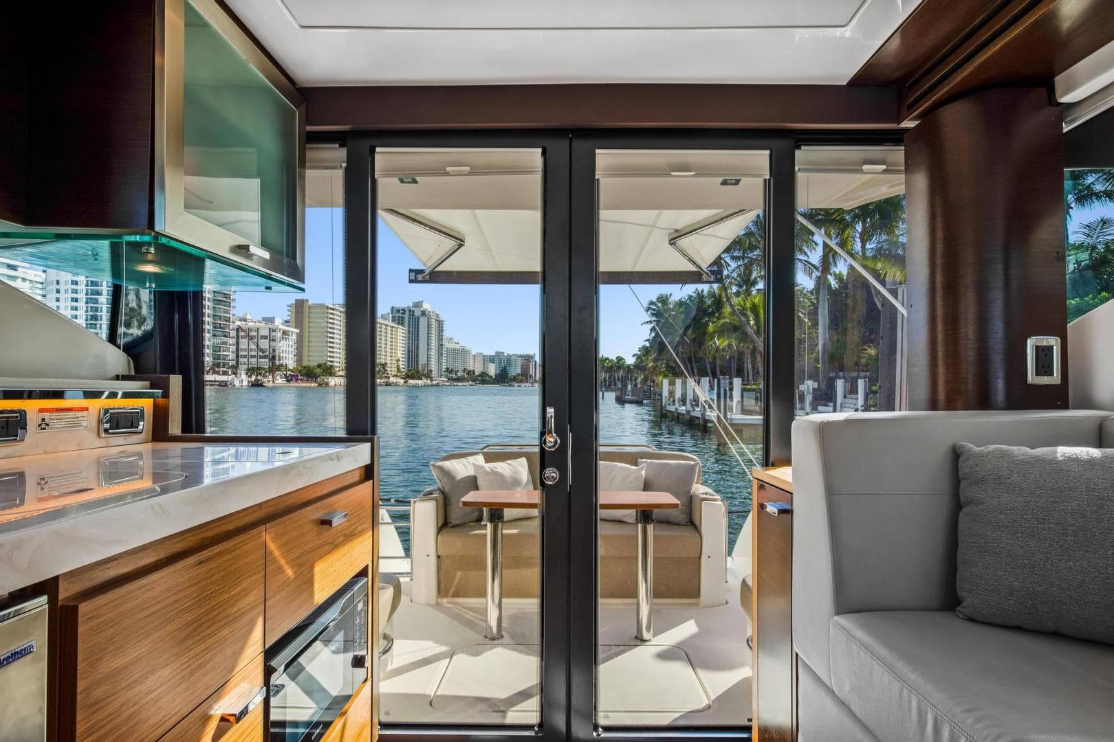 2018 Tiara Yachts 39 Coupe