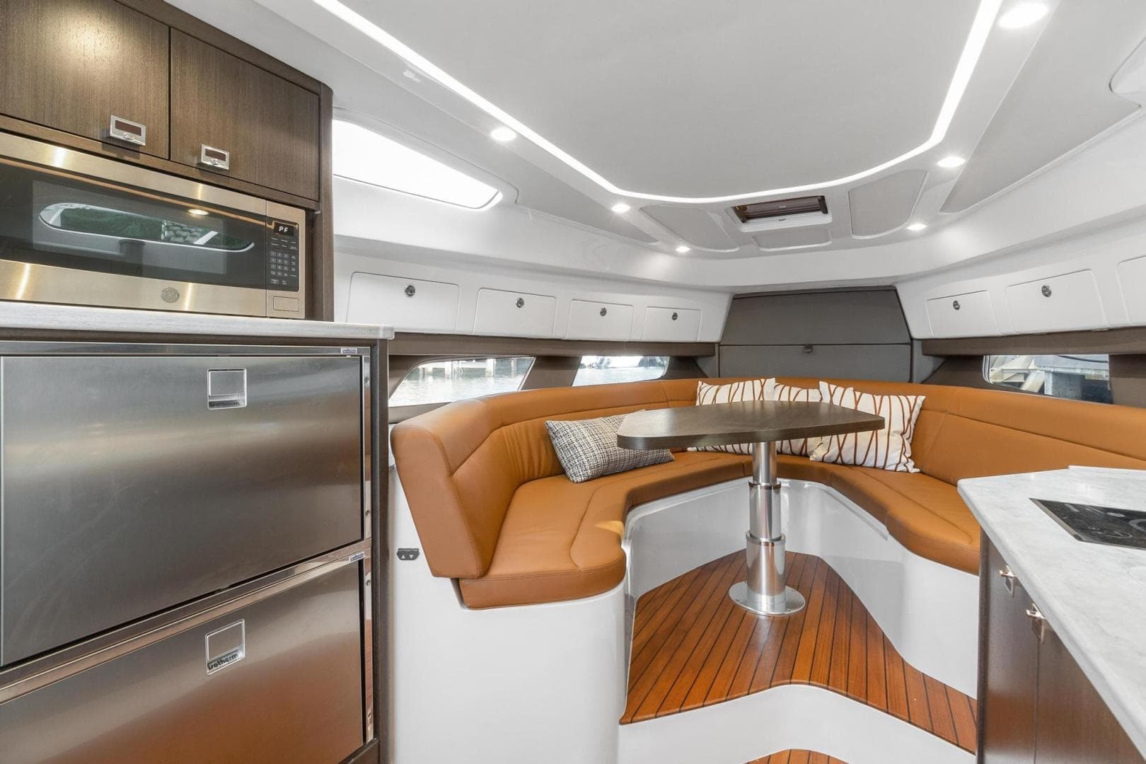 2021 Intrepid 438 Evolution