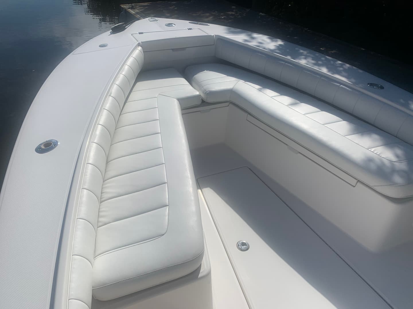 2010 Regulator 26 Forwarding Seating