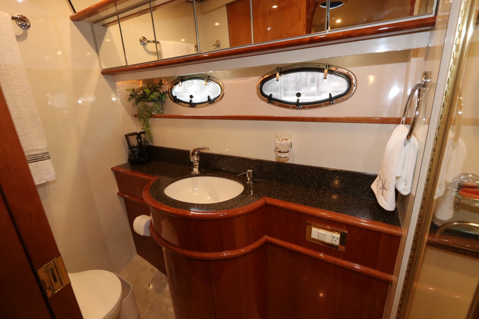 2005 Neptunus 56 Express