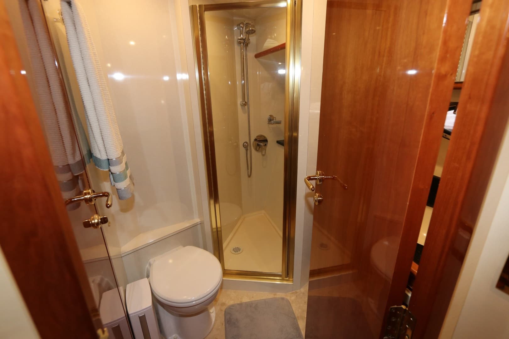 2005 Neptunus 56 Express