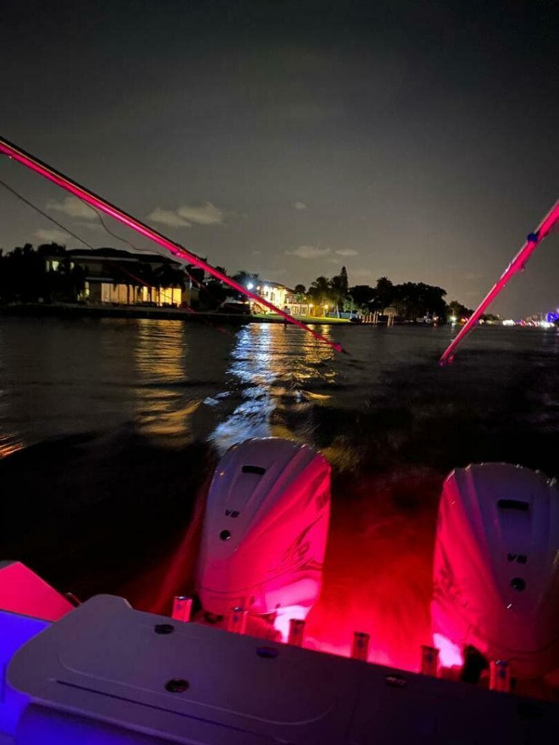 2019 Everglades 355 CC