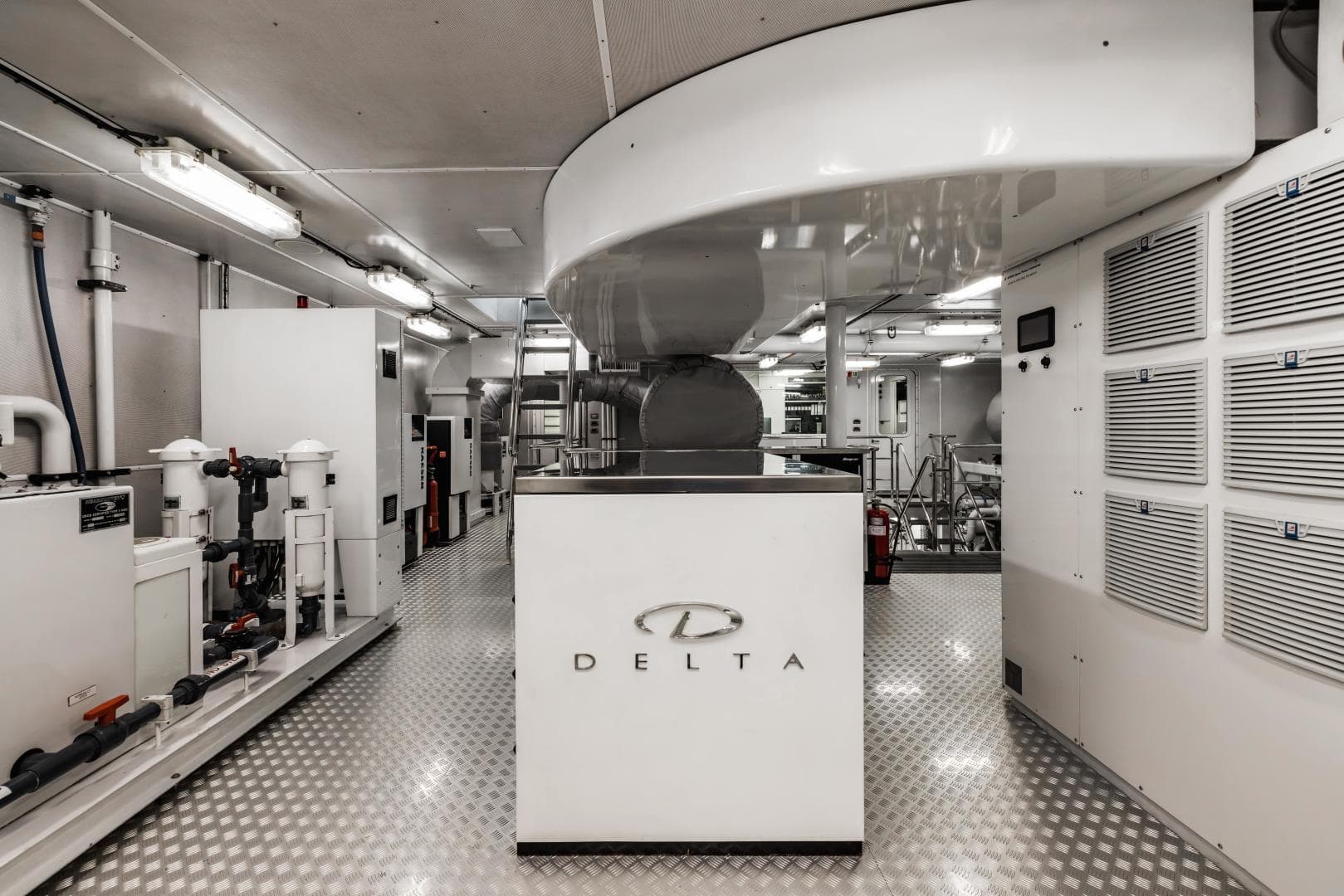 LAUREL 240'/73.15m Delta 2006/2014