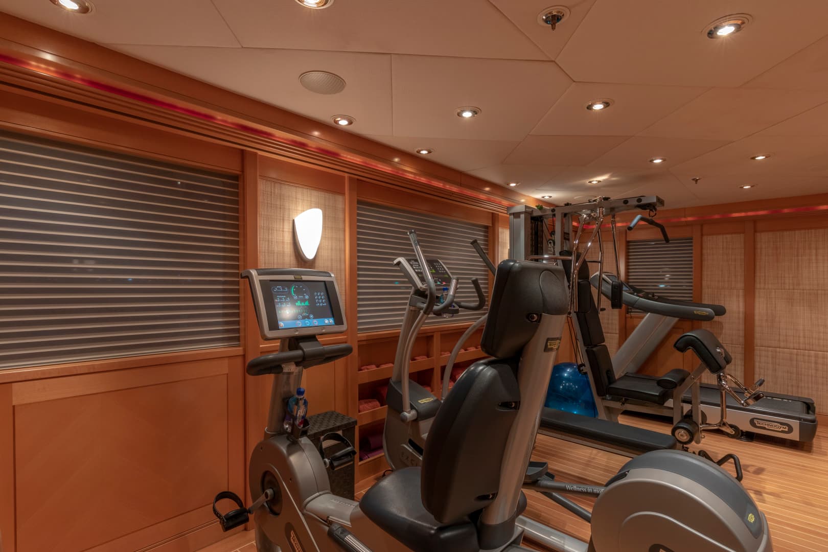 LAUREL 240'/73.15m Delta 2006/2014