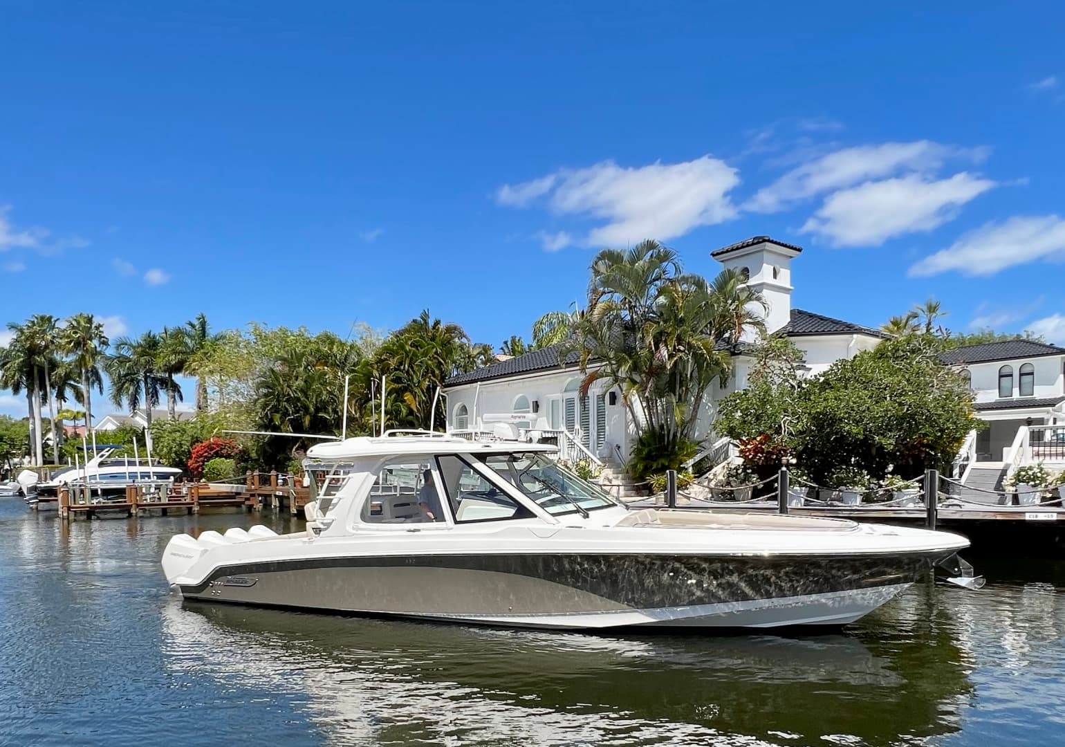 2020 Boston Whaler 380 Realm