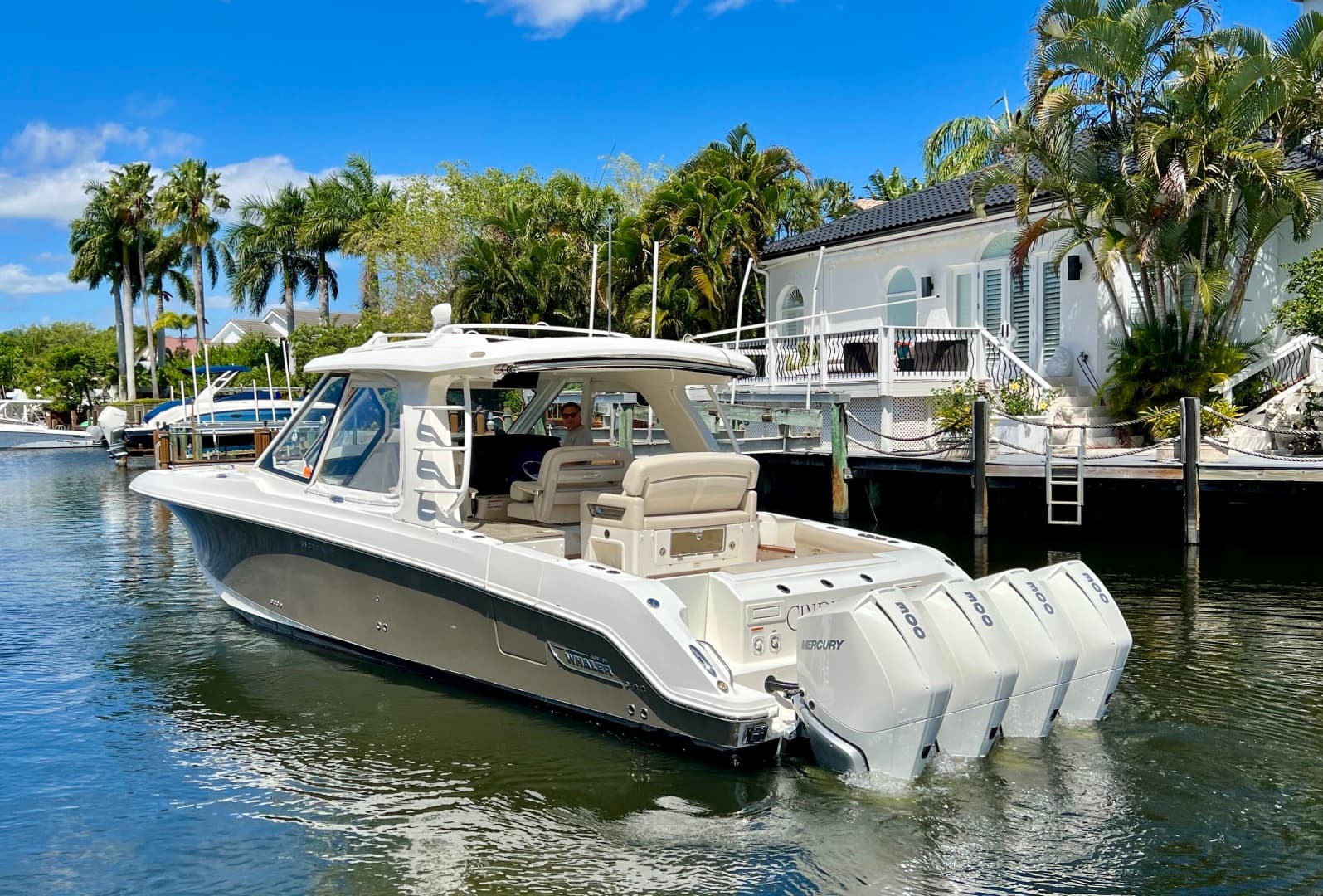 2020 Boston Whaler 380 Realm