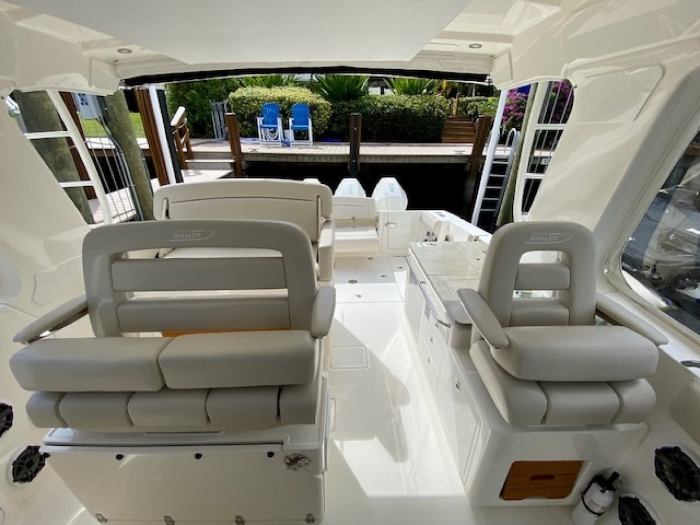 2020 Boston Whaler 380 Realm