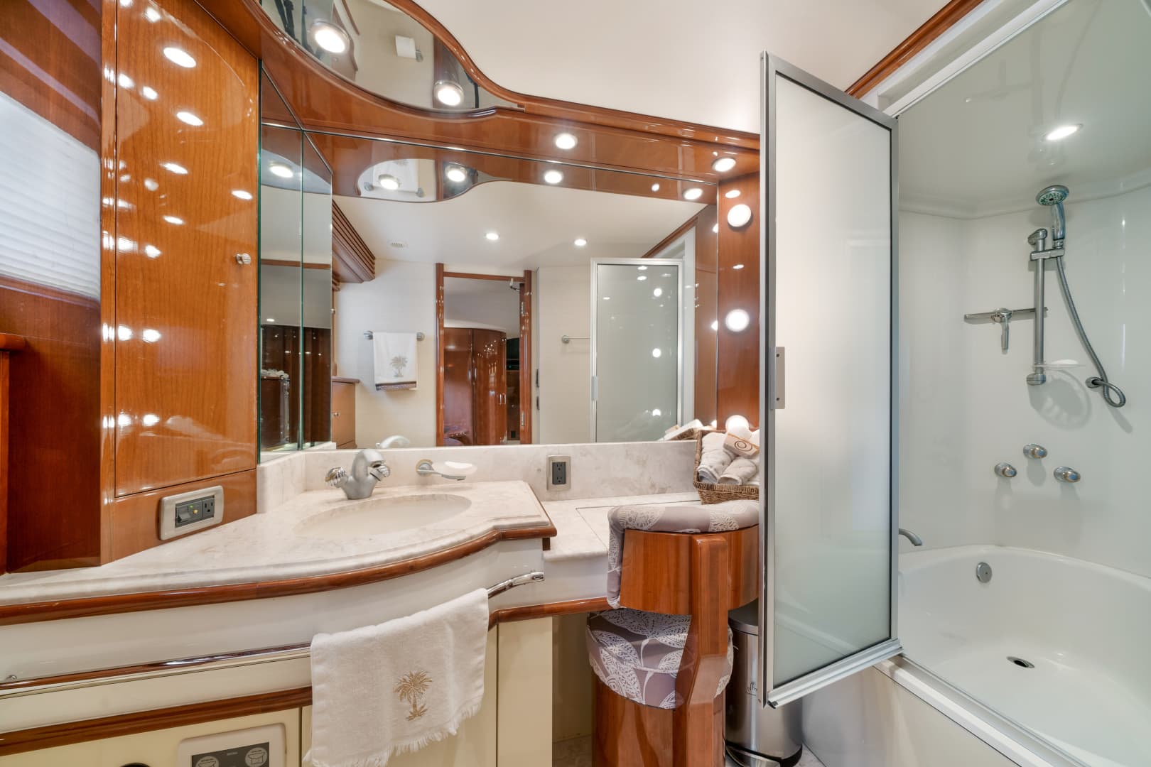 2006 Marquis 65 Pilothouse