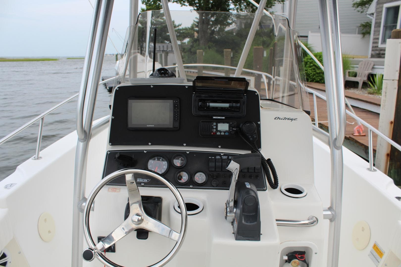 1999 Boston Whaler 23 Outrage