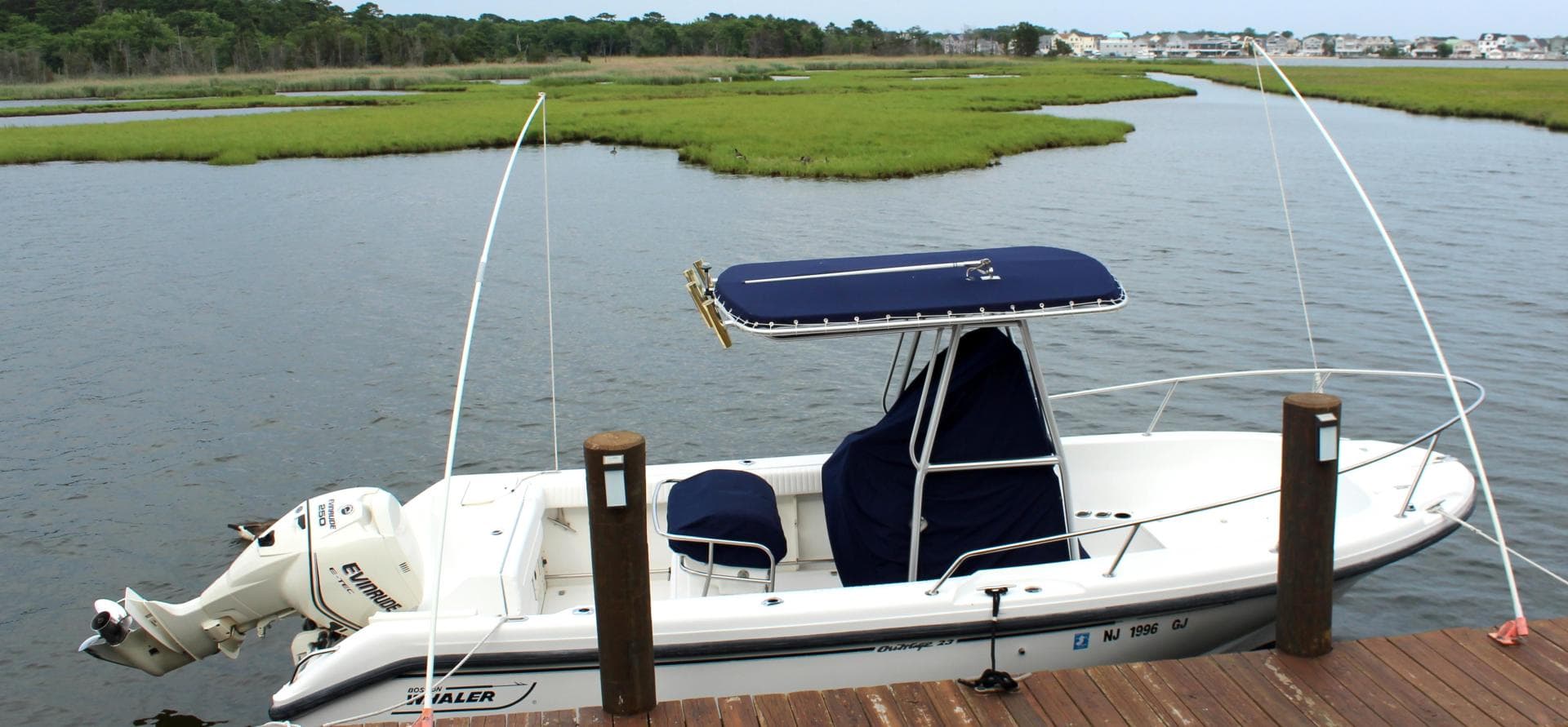 1999 Boston Whaler 23 Outrage
