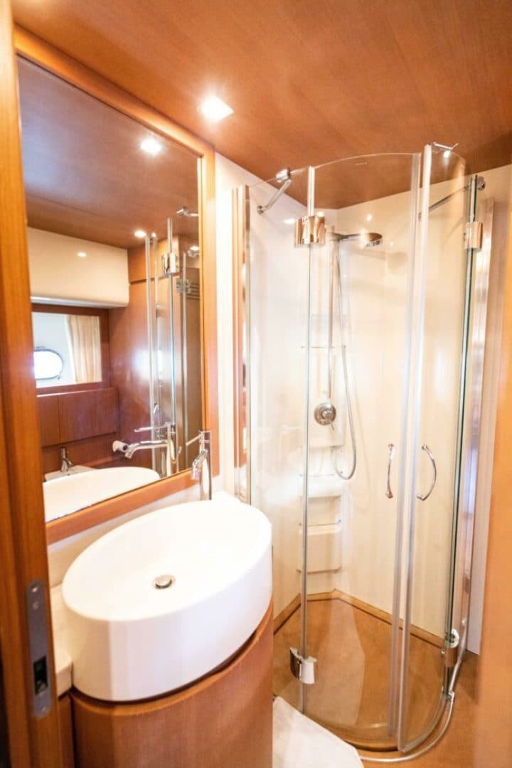 2007 Ferretti Yachts 780