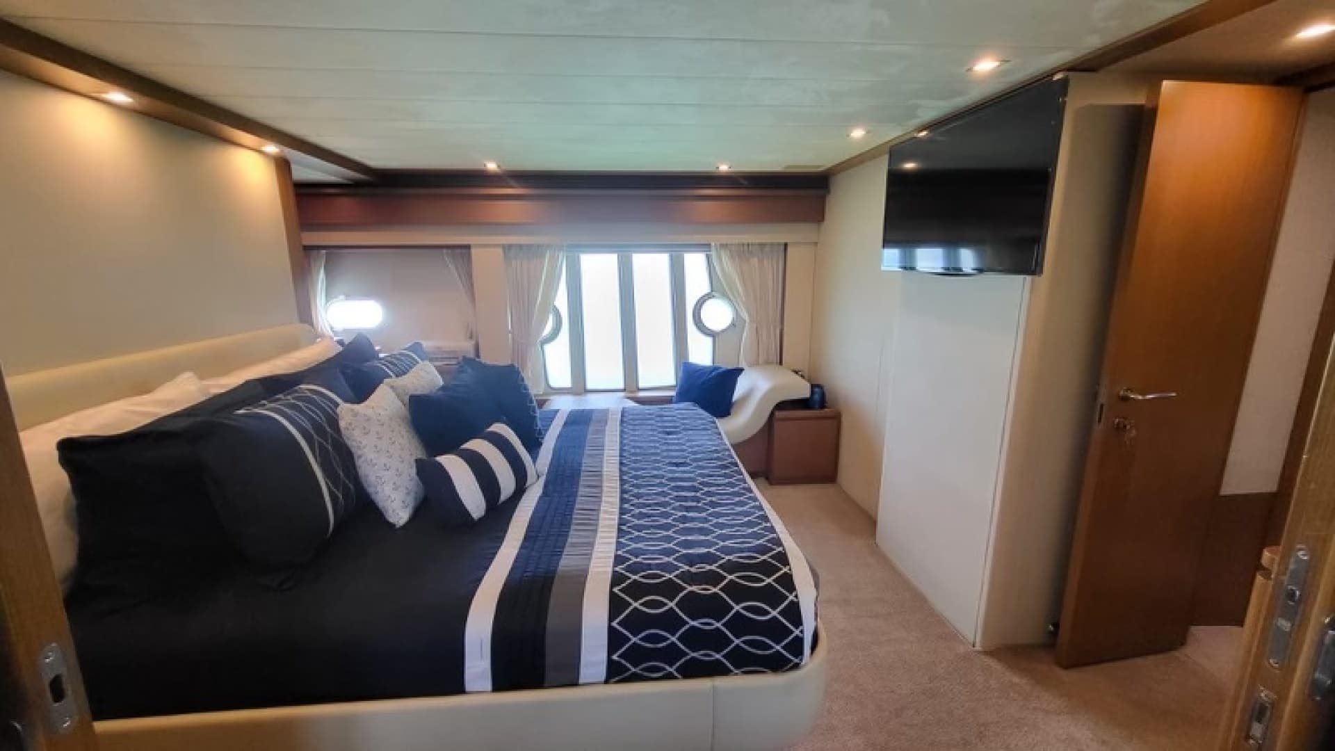 2007 Ferretti Yachts 780