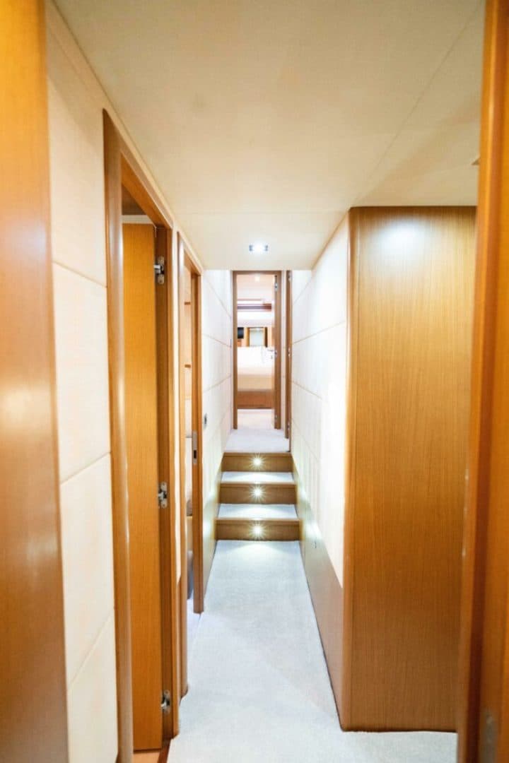 2007 Ferretti Yachts 780