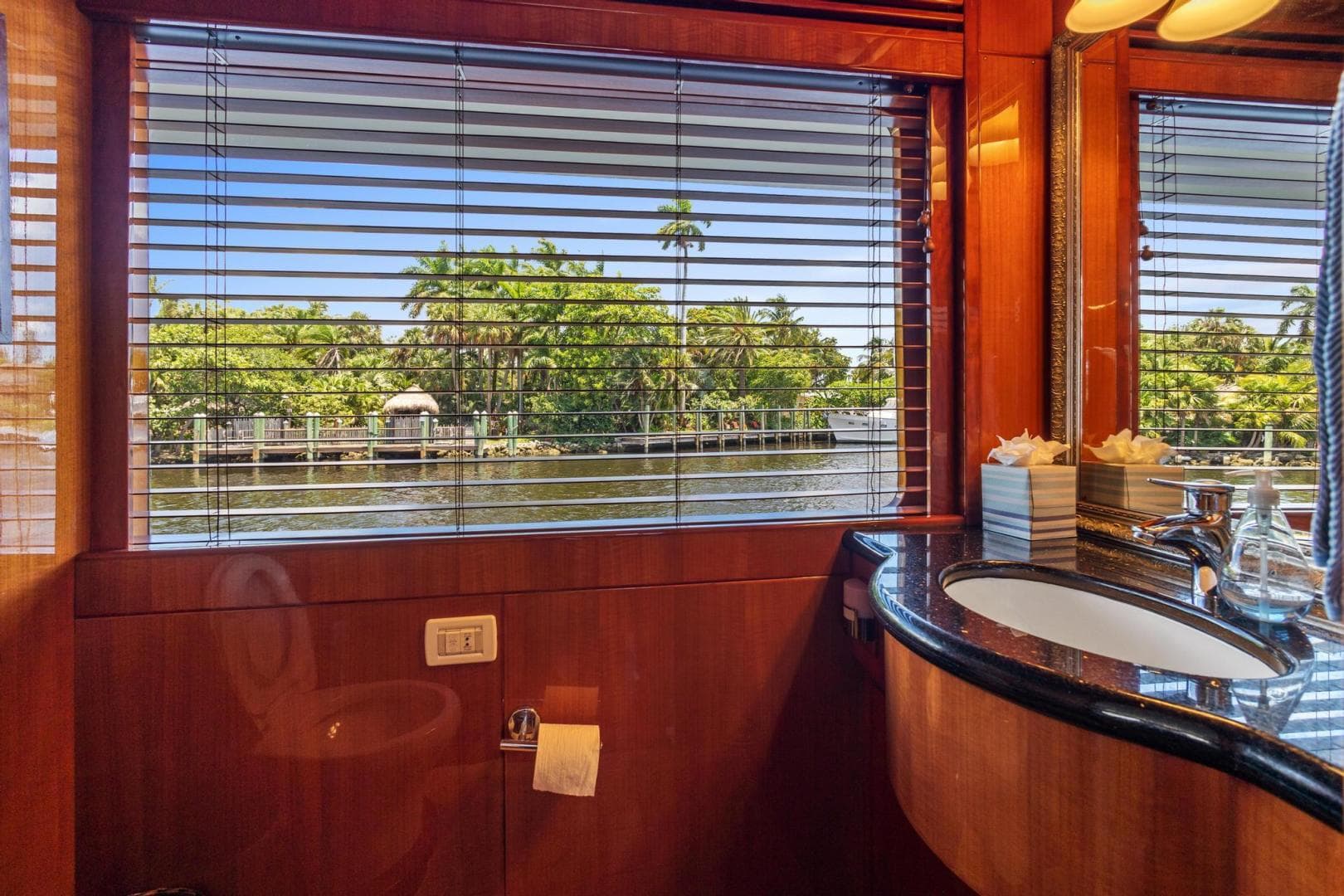 2006 Jefferson Starship Pilothouse