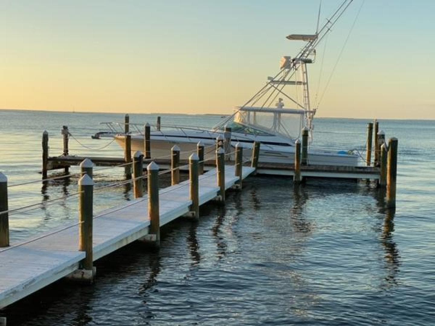 2000 Riviera 4000 Offshore